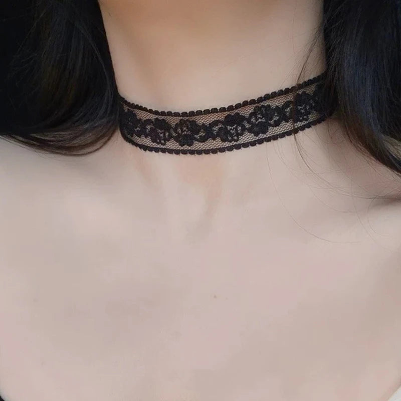 Gargantilla de Encaje para Mujer – Choker Corto en Negro y Blanco para Fiesta