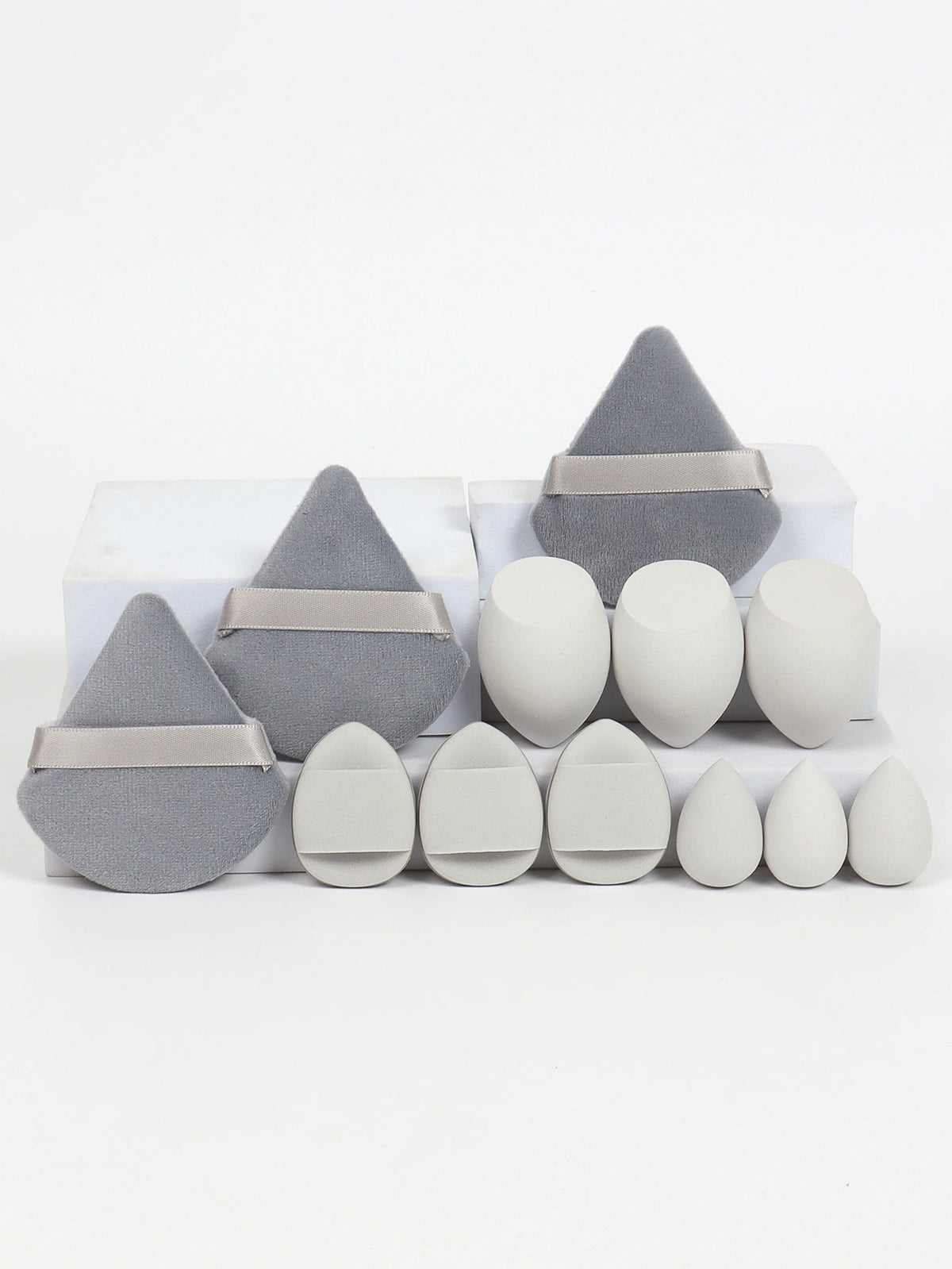 Set de Esponjas de Maquillaje de 12 Piezas – Borlas para Polvos, Mini Puffs y Beauty Blenders para Base y Corrector