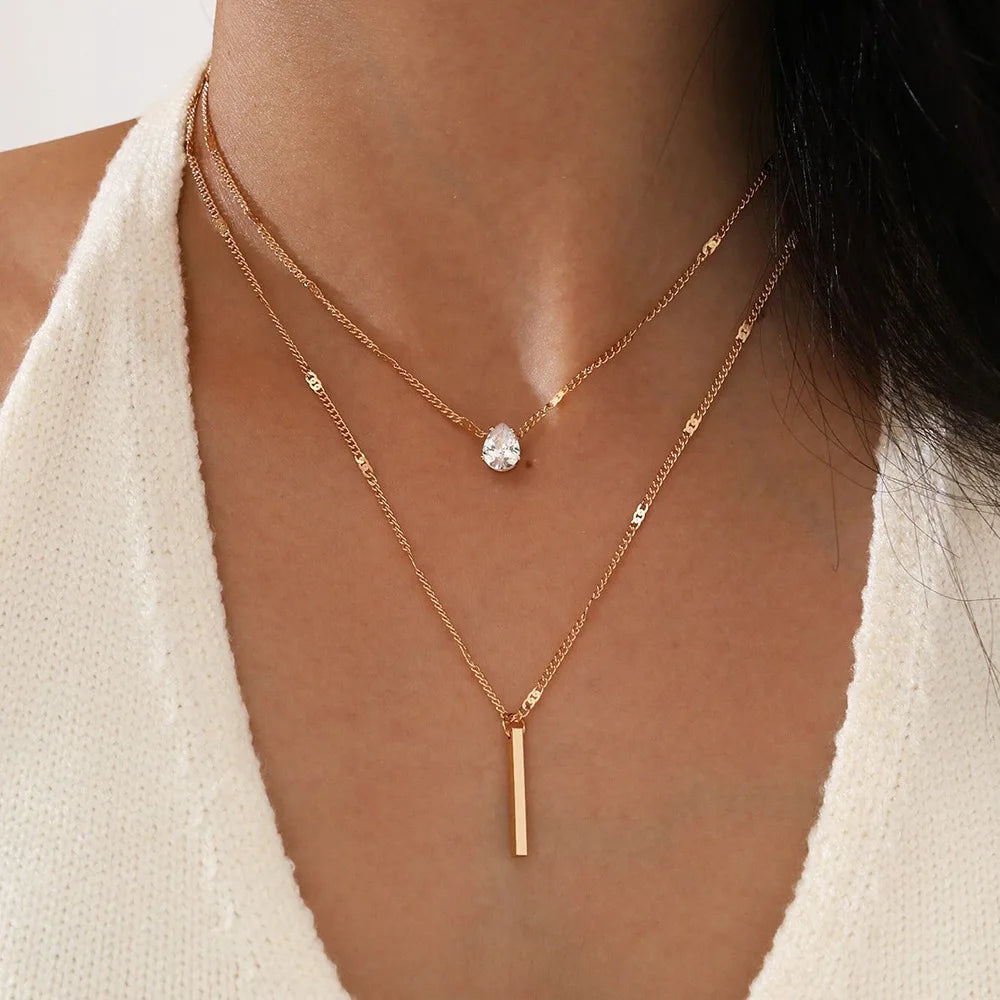 Collar Multicapa de Circonita – Cadena Dorada con Dije Brillante para Mujer