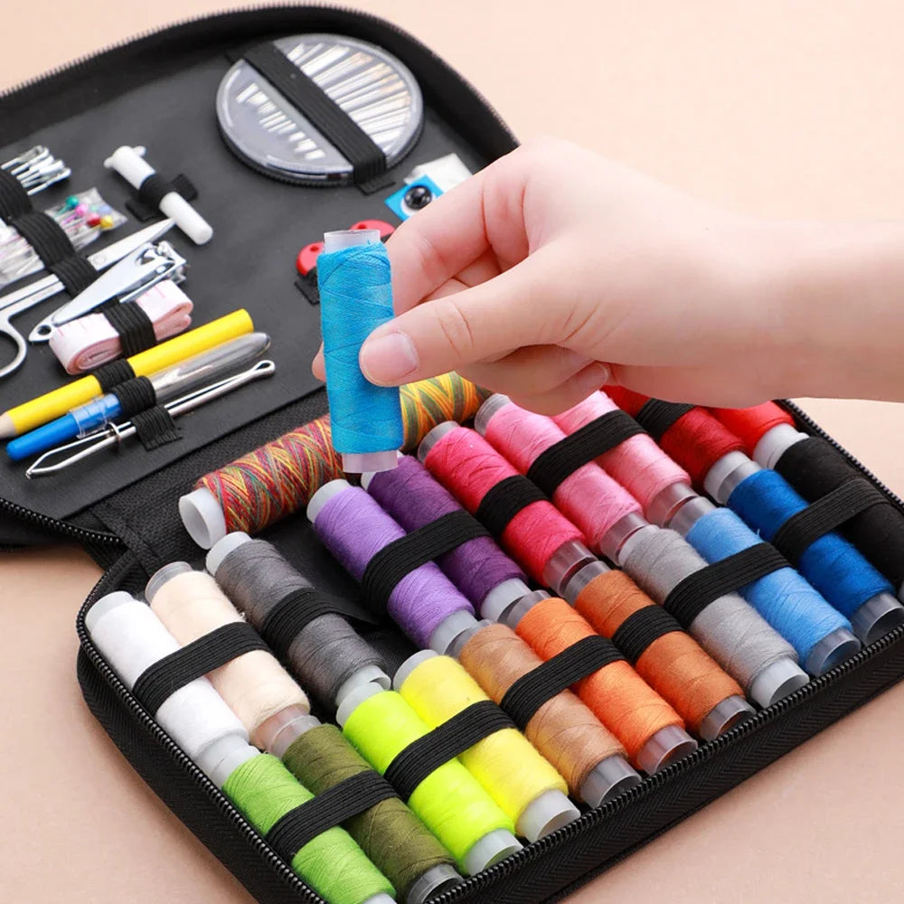 Kit de Costura Completo con Estuche – Hilos, Agujas, Tijeras, Cinta Métrica y Botones para Hogar y Viaje