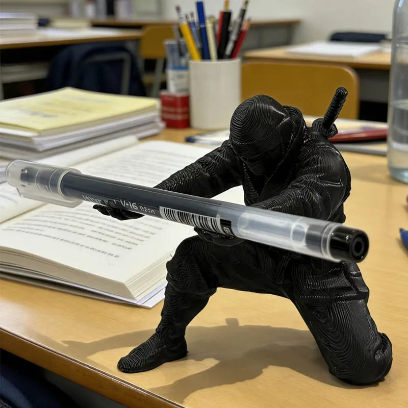 Portalápices Ninja Impreso en 3D – Organizador de Escritorio Decorativo para Oficina y Estudio